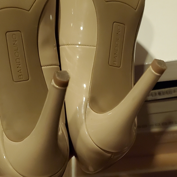 Bandolino Glossy Beige Heels - Picture 6 of 7